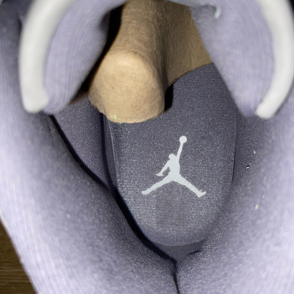 Men’s Size 9.5 “Cool Grey” Air Jordan 11s For Sale - Picture 7 of 9